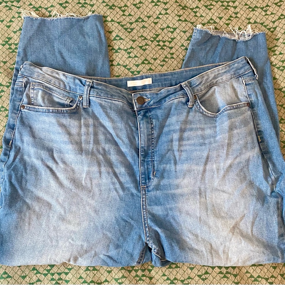 Lauren Conrad light blue faded skinny ankle jeans, size 22, with frayed bottom